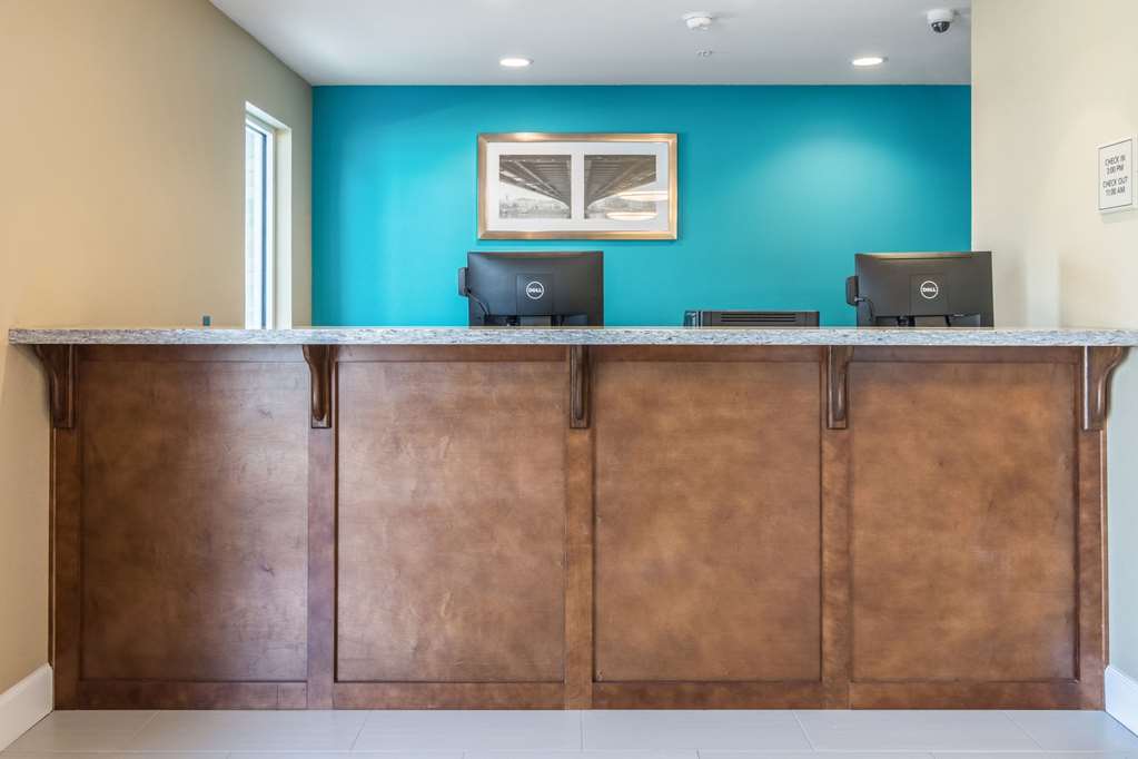 Econo Lodge Inn & Suites North Little Rock near Riverfront - photo 4