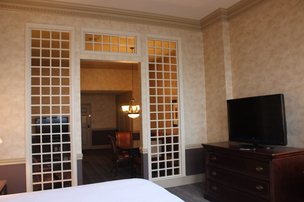 Roberts Riverwalk Urban Resort Hotel - photo 21