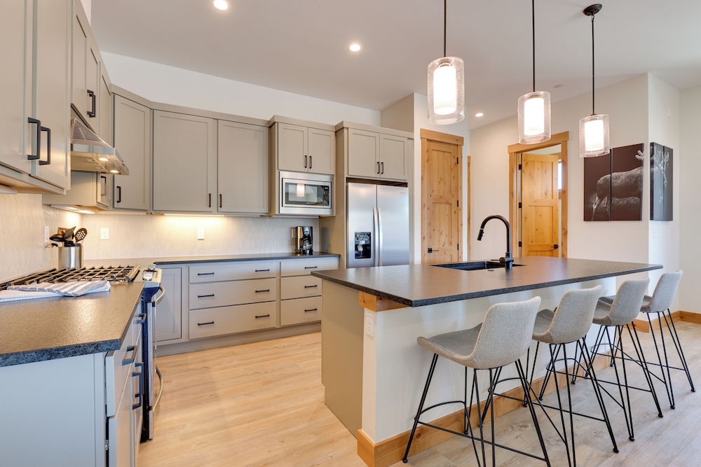 Fraser Getaway w Deck Near Winter Park Resort — 4-Star Luxury Hotel in Fraser, United States