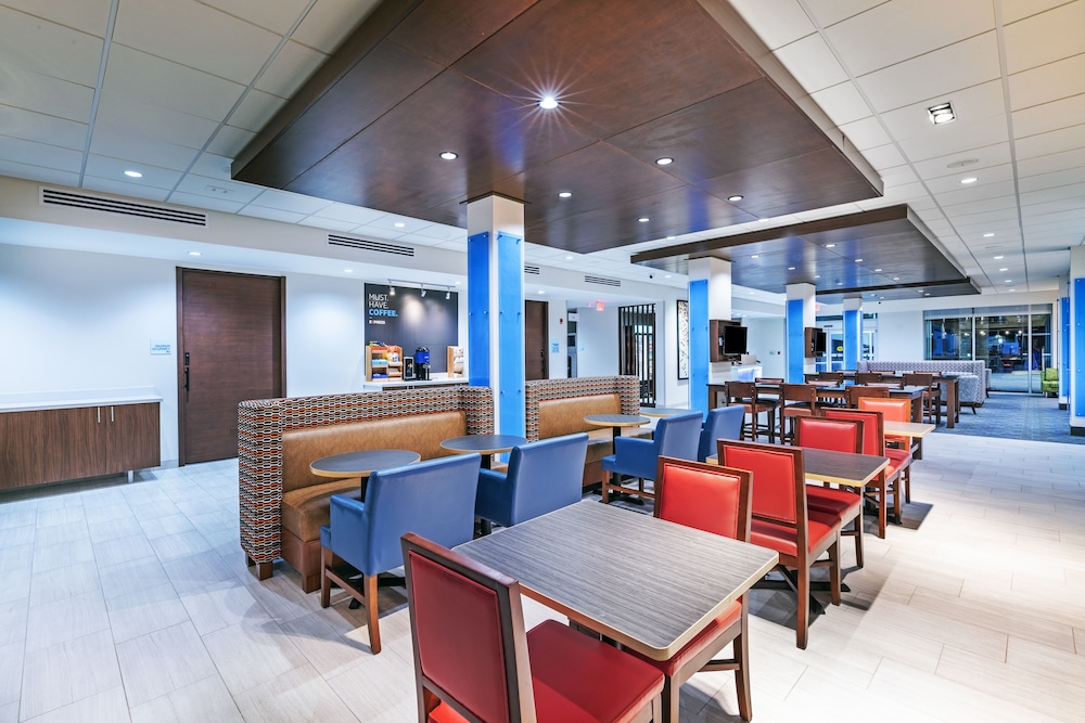 Holiday Inn Express & Suites Parsons by IHG - photo 21