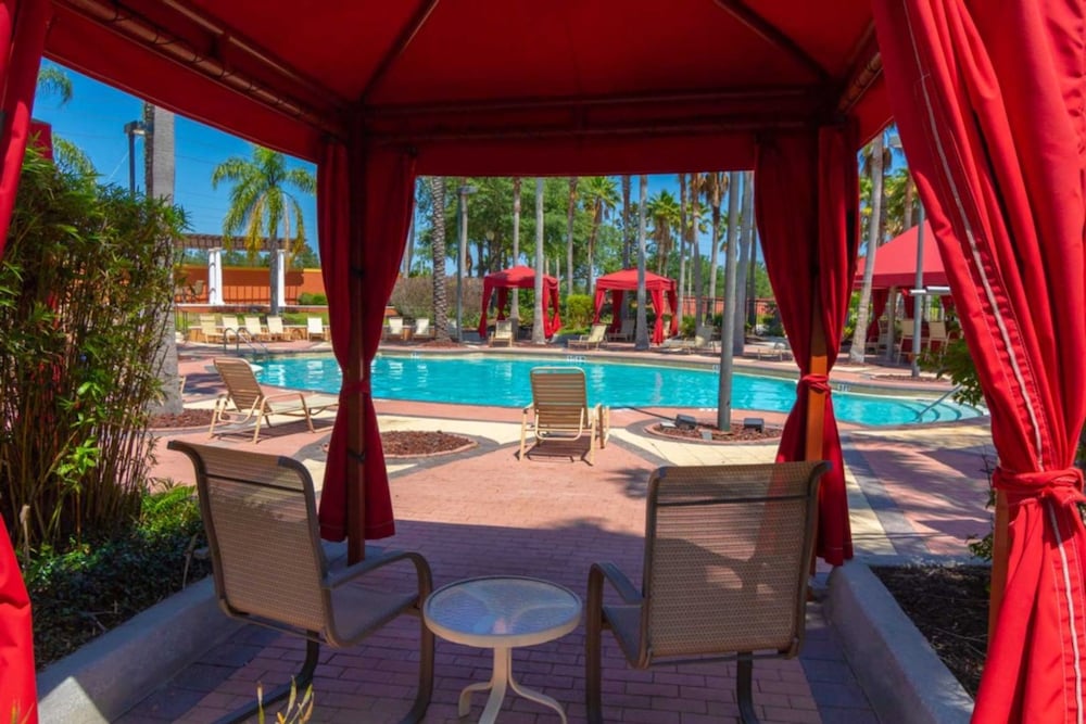 Solana Resort 102 — 4-Star Luxury Hotel in Davenport, United States