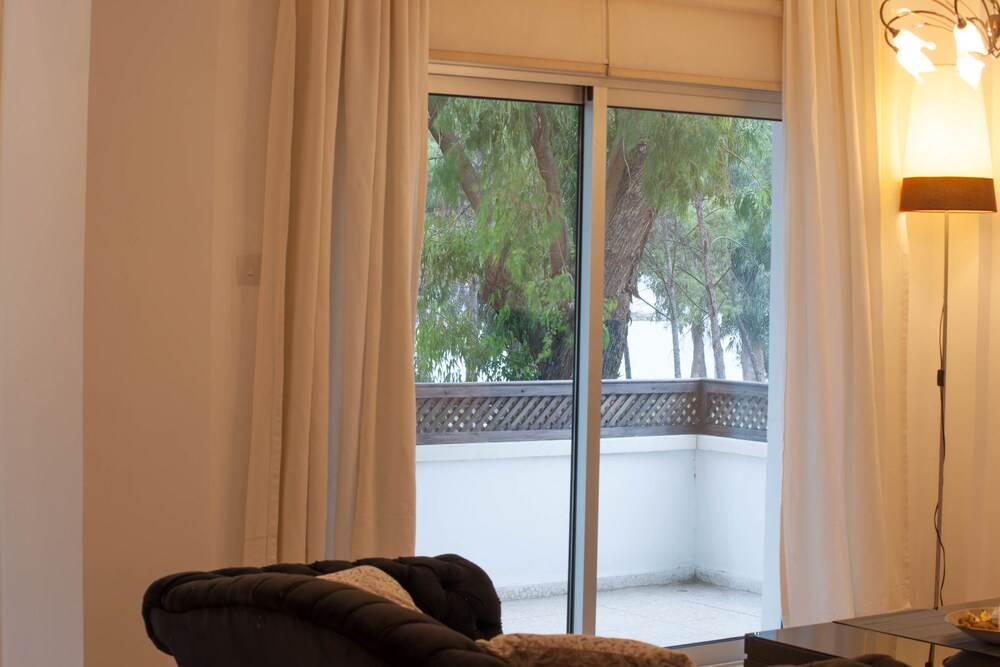 Dasoudi Luxury Beachfront Apartment
