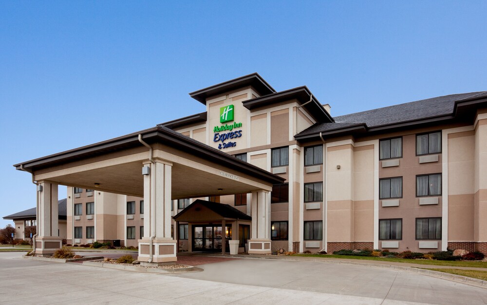 Holiday Inn Express & Suites Worthington by IHG — hotel in Worthington