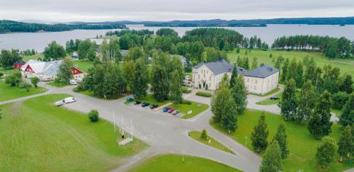 Hyvärilä Holiday and Youth Centre — hotel in Nurmes