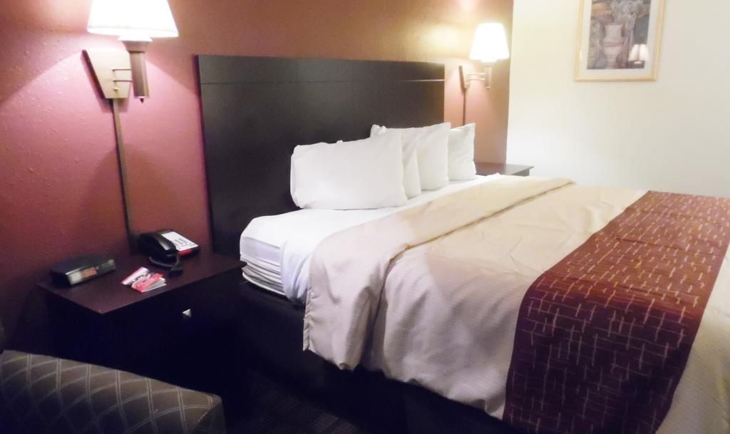 Red Roof Inn and Suites Oklahoma City Southwest - photo 17