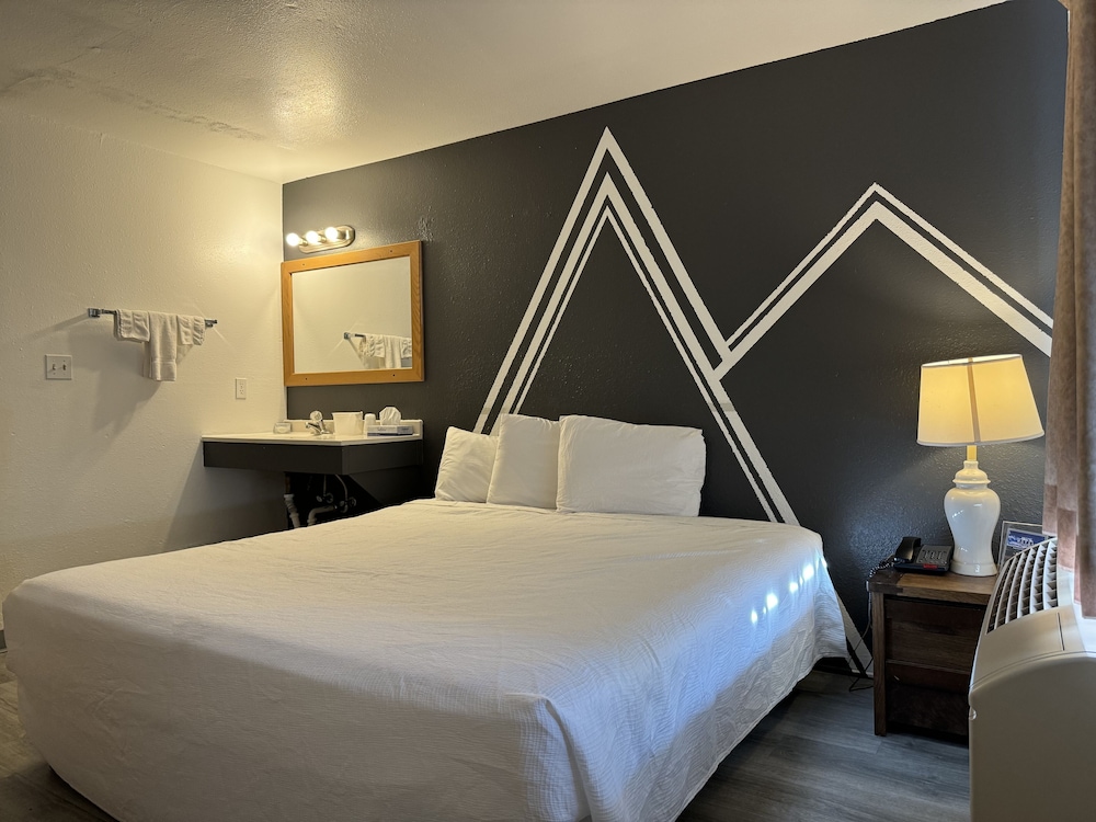The Junction Hotel and Hostel - photo 23