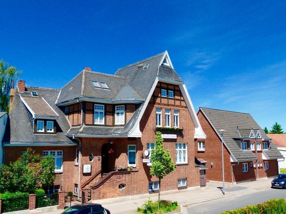 Hotel & Pension Villa Camenz — hotel in Guestrow