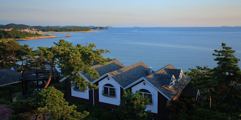 Caribean Resort - carbon neutral hotel in Unknown City