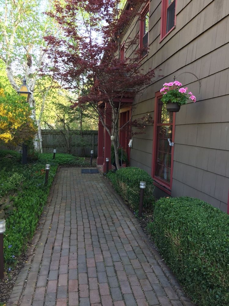 1795 Acorn Inn B&B — Canandaigua — photo 2