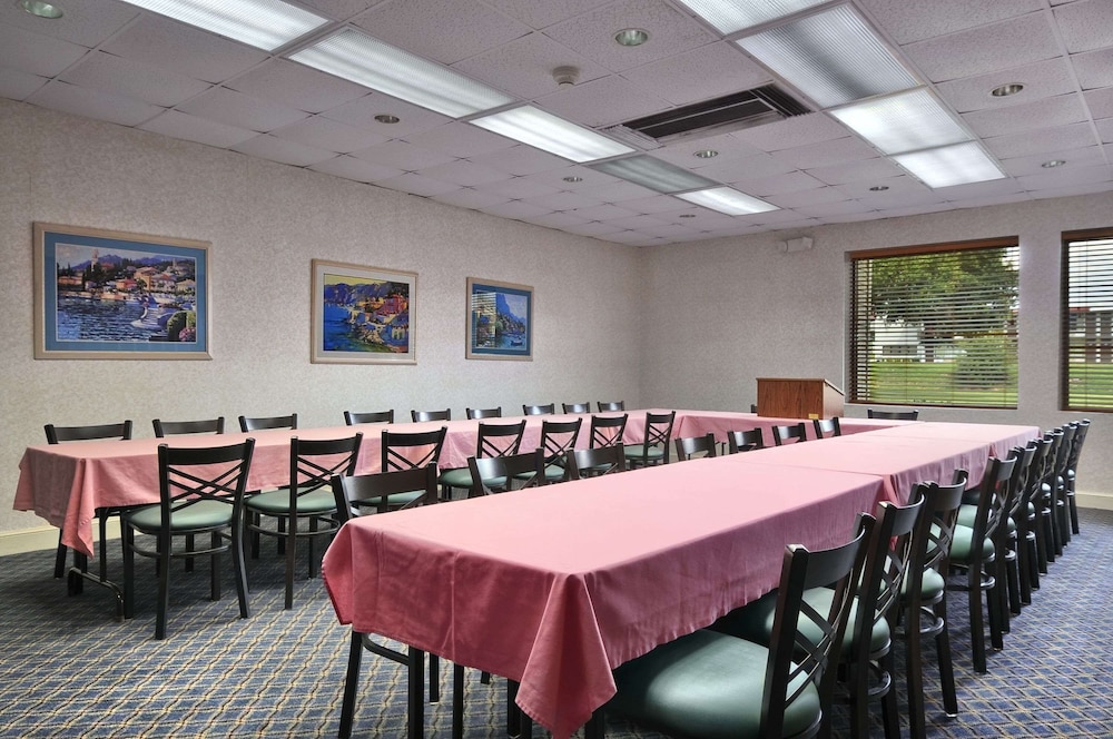 Days Inn by Wyndham Forrest City - photo 15