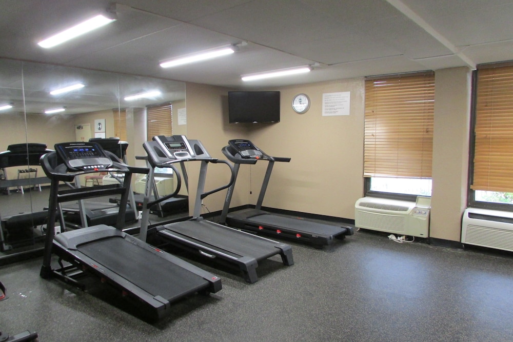 Clarion Inn & Suites Grand Rapids Airport - photo 66