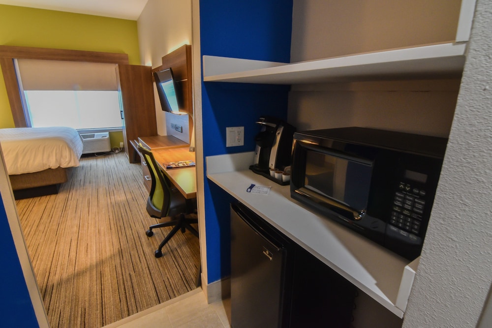 Holiday Inn Express & Suites Indianapolis Northwest by IHG - photo 7