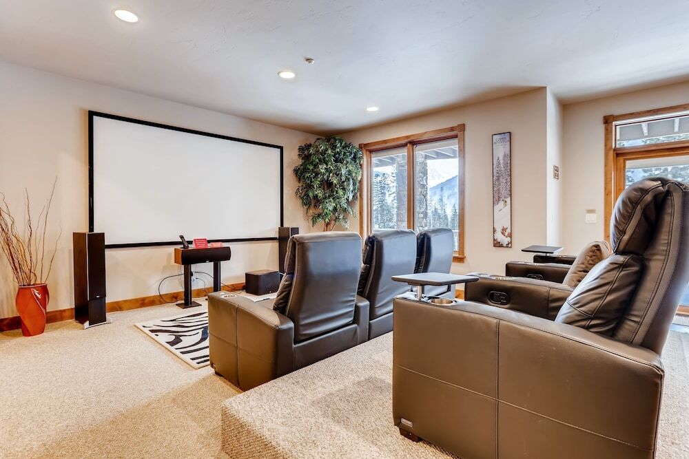 Stunning 6BR Lodge w Beautiful Mt Quandary Views — 4-Star Luxury Hotel in Crete, United States