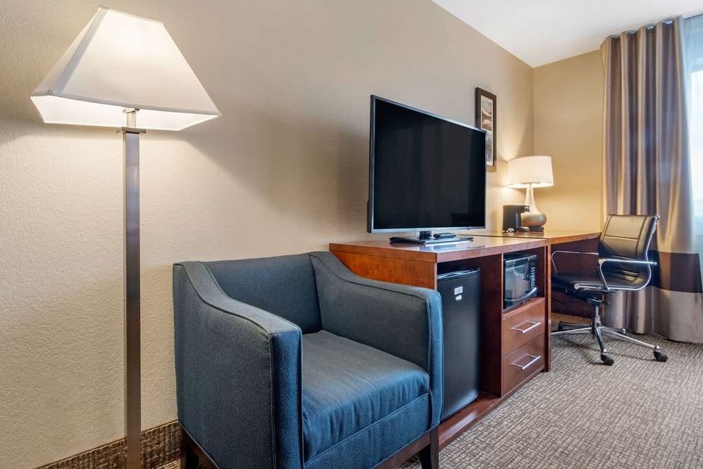 Comfort Inn & Suites South Hill I 85 - photo 15