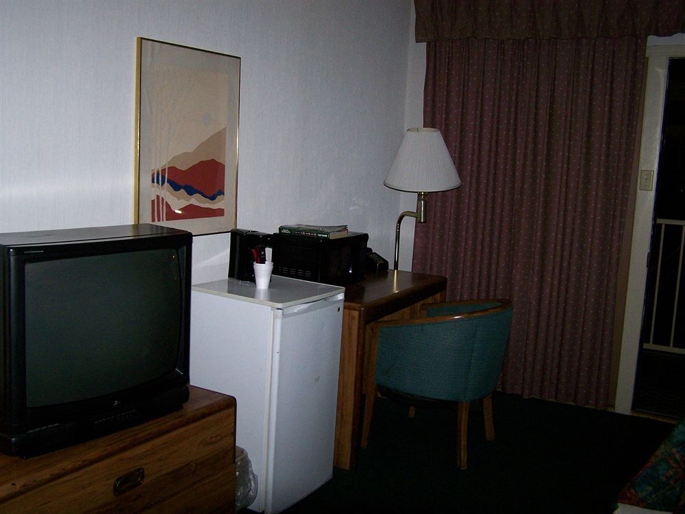 Season's Inn - photo 7