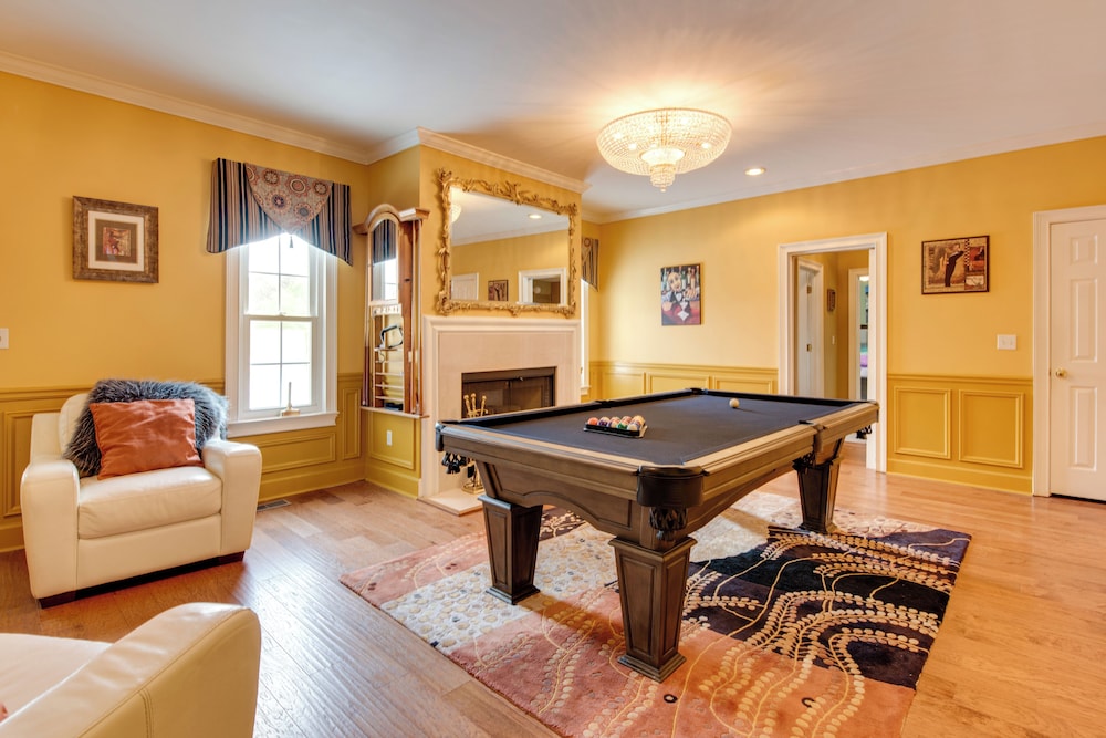 Douglasville Lake Home with Private Pool and Gazebo — 4-Star Luxury Hotel in Douglasville, United States
