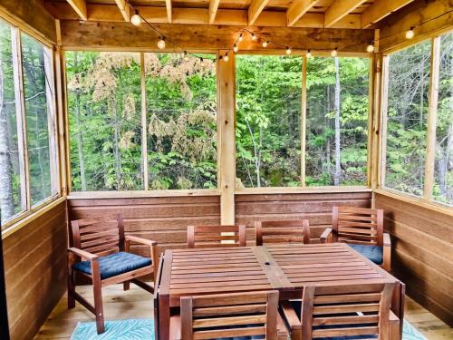 Panoramic Lakefront Chalet with Hot Tub & Firepit — Chertsey — photo 4