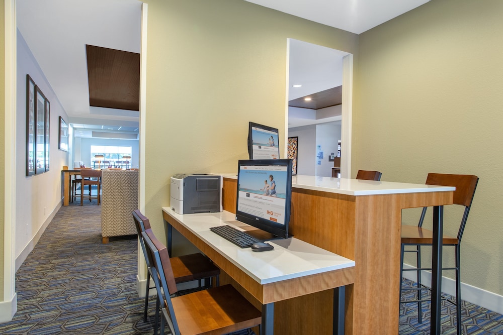 Holiday Inn Express Hotel & Suites Silver Springs Ocala by IHG - photo 20
