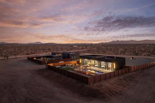Villas Pool Spa Fire pit Golf — 4-Star Luxury Hotel in Joshua Tree, United States
