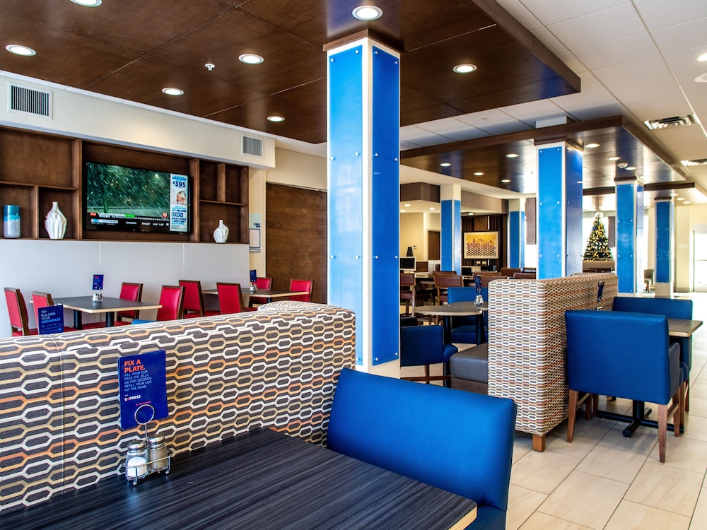 Holiday Inn Express & Suites Oklahoma City Airport by IHG - photo 26