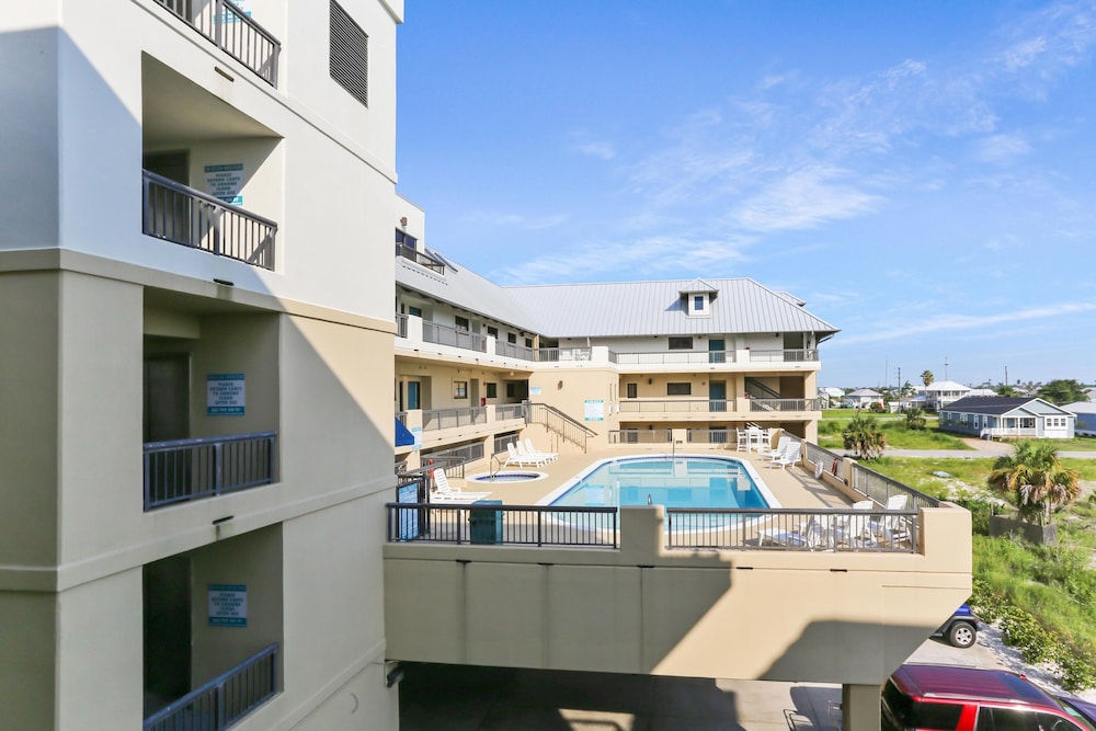 Club at Mexico Beach 2C Coastal Dreaming by Pristine Properties Vacation Rentals — 4-Star Luxury Hotel in Mexico Beach, United States