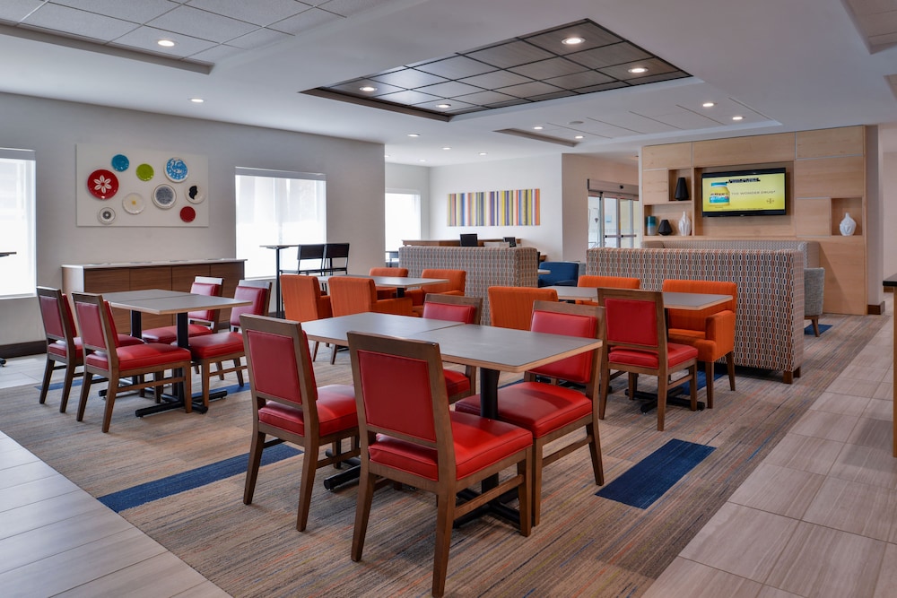 Holiday Inn Express & Suites Cincinnati Mason by IHG - photo 34