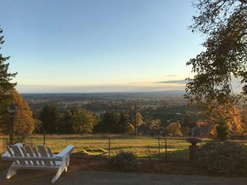 Spectacular Valley View in Wine Country in Newberg, United States