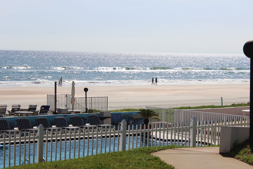 Shoreline Suites & Cabana Cottages - photo 127