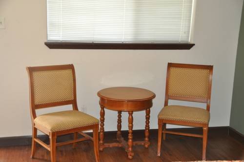 Pasadena Inn & Suites - photo 2