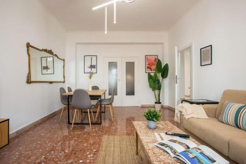 Ampio appartamento familiare Metro A a 50m — 4-Star Luxury Hotel in Rome, Italy