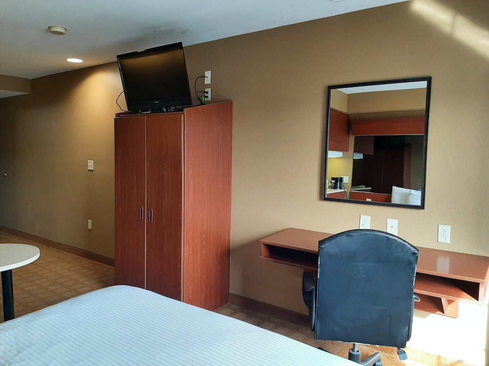 Starkville Inn & Suites - photo 20