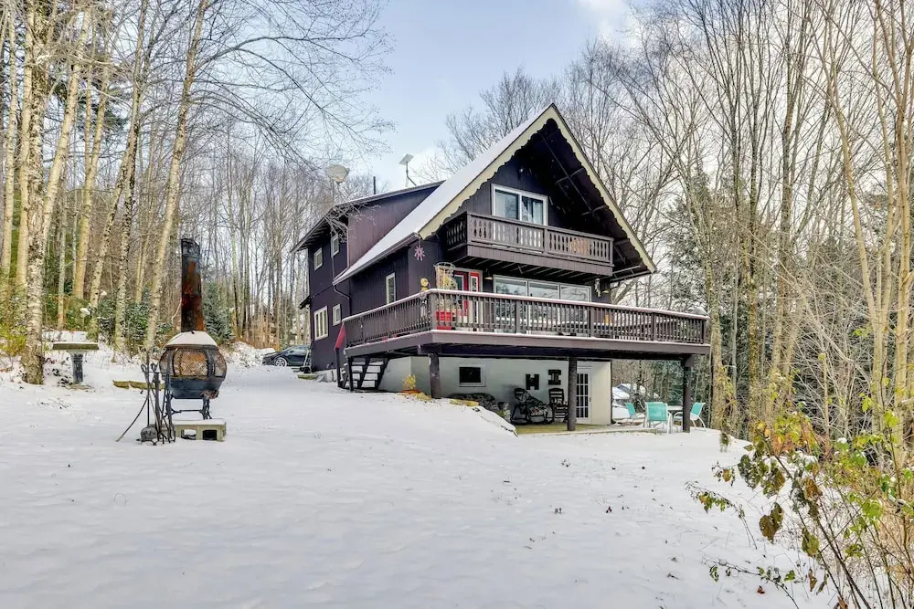 Pet friendly Home w Deck: 4 Mi to Jay Peak Resort - featured photo