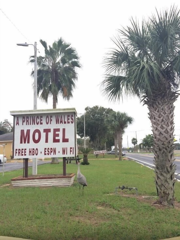 Prince of Wales Motel - photo 18