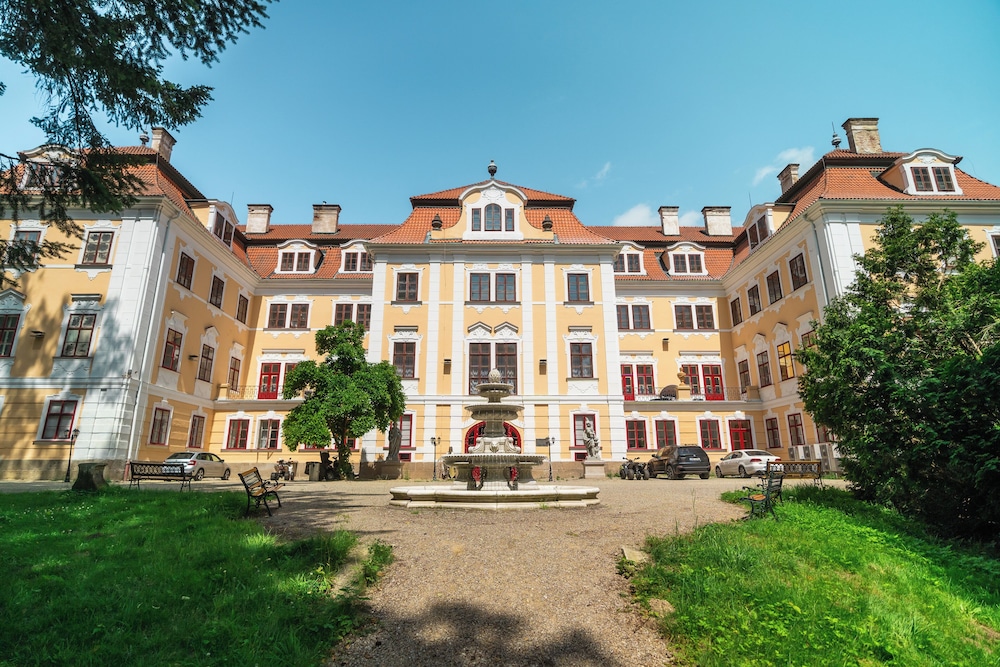 Zamek de Este — hotel in Chlum U Trebone