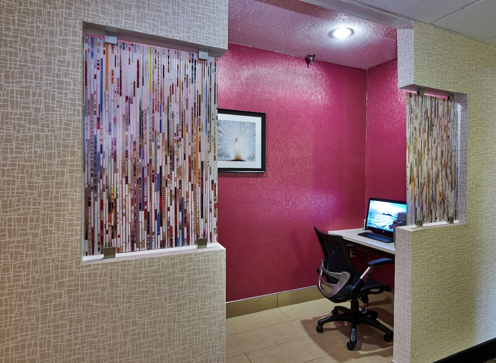 Holiday Inn Express & Suites Birmingham South Pelham by IHG - photo 21