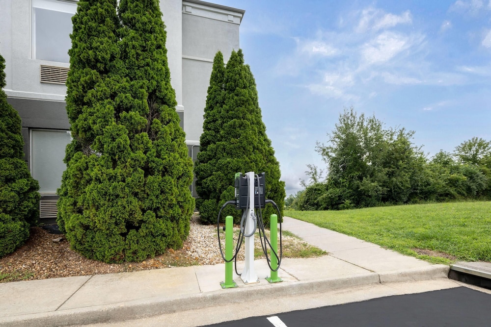 Wingate by Wyndham Dublin Near Claytor Lake State Park - photo 48