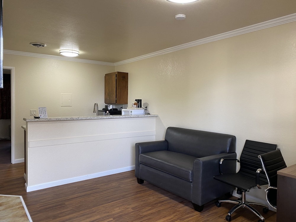 Beachwalker Inn and Suites - photo 3