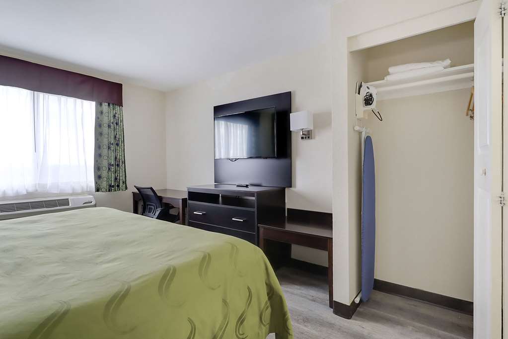 Quality Suites Albuquerque Airport - photo 22