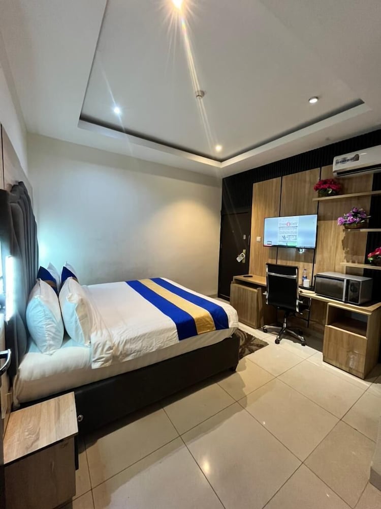 Panyu Hotel And Resort Limited in Aba, Nigeria