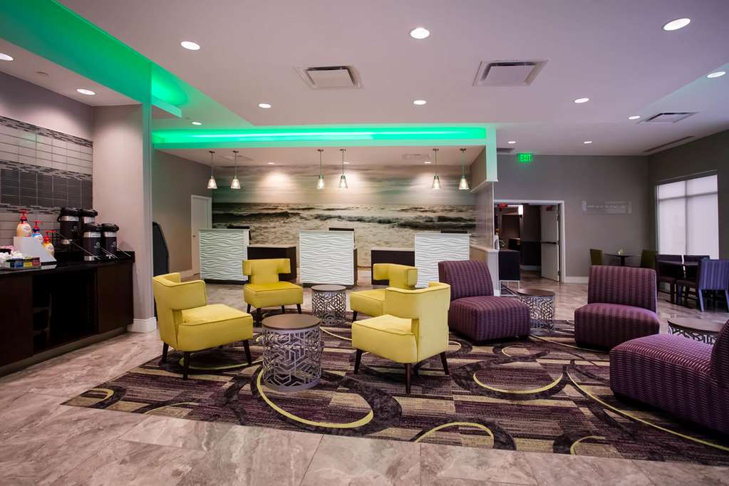 La Quinta Inn & Suites by Wyndham Virginia Beach - photo 3
