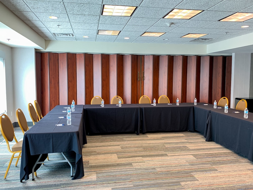 Holiday Inn Express & Suites Lexington Dtwn Area Keenland by IHG - photo 40