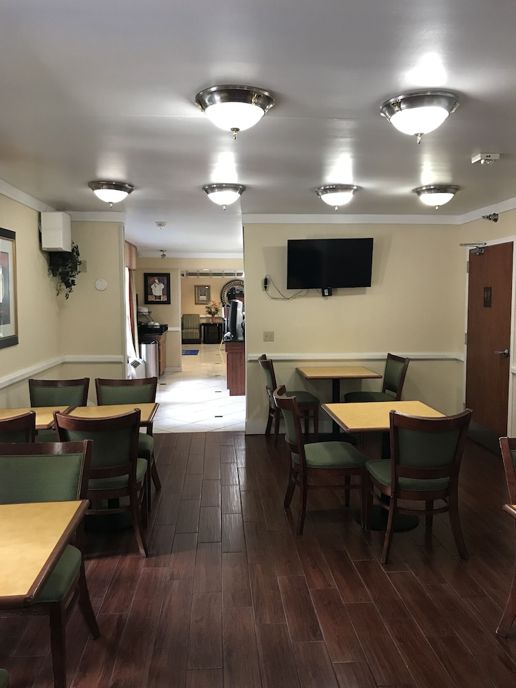 Baymont By Wyndham Gainesville I 75 - photo 21