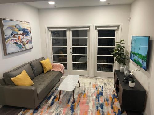 Lovely 2 2 apartment in heart of Santa Monica with free parking — 4-Star Luxury Hotel in Los Angeles, United States