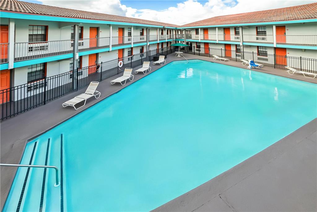 Howard Johnson by Wyndham Columbus Fort Moore - photo 11