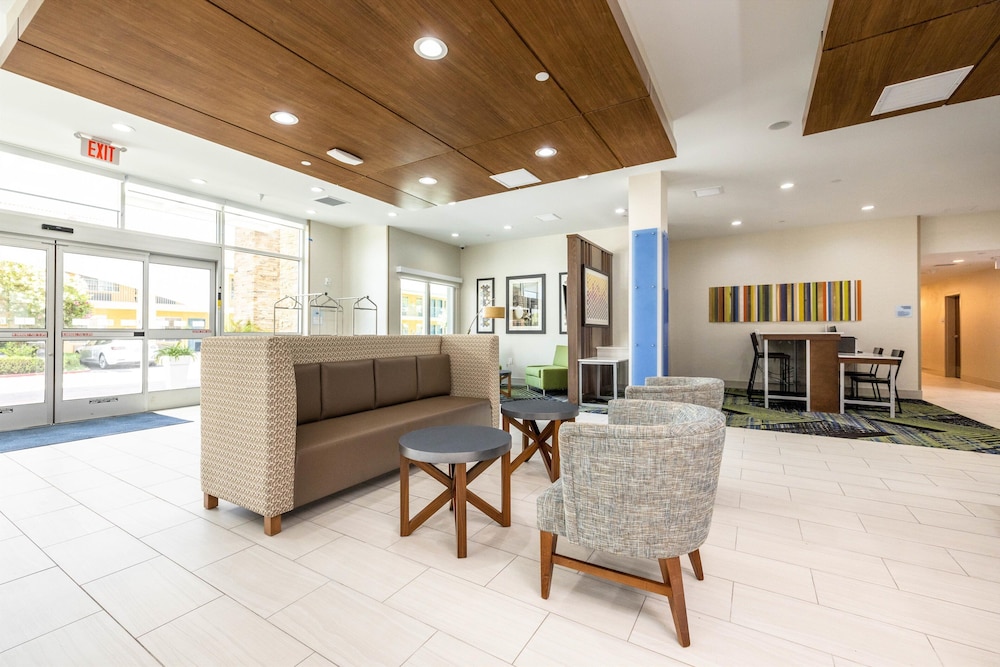Holiday Inn Express & Suites San Jose Silicon Valley - photo 5