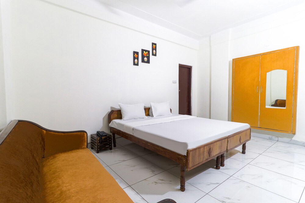 Spot On 39952 Hotel Silverton in Jalandhar, India