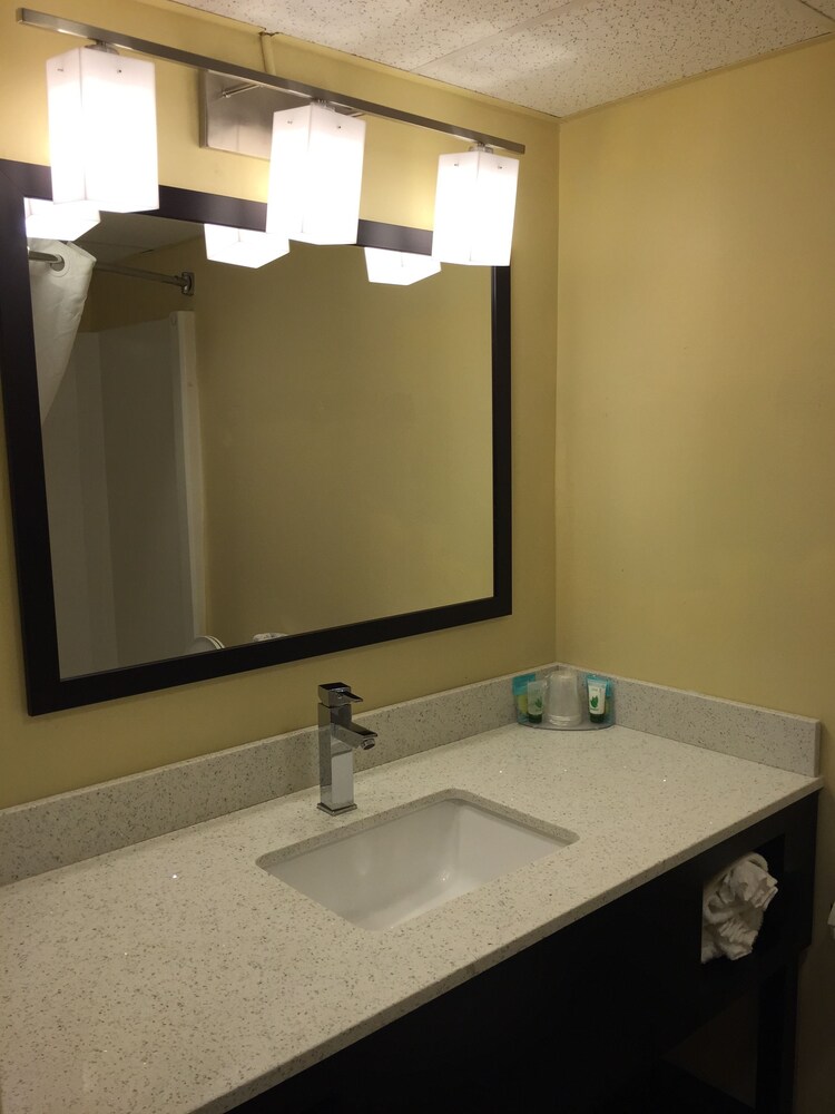 Blu Atlantic Oceanfront Hotel & Suites - photo 24
