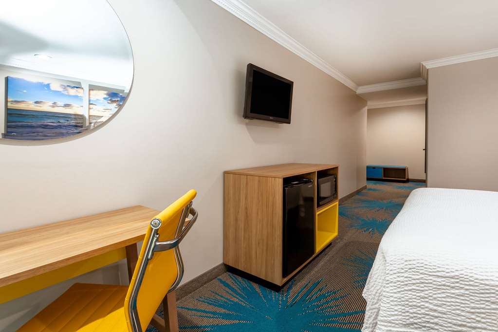Days Inn by Wyndham Santa Monica - photo 57