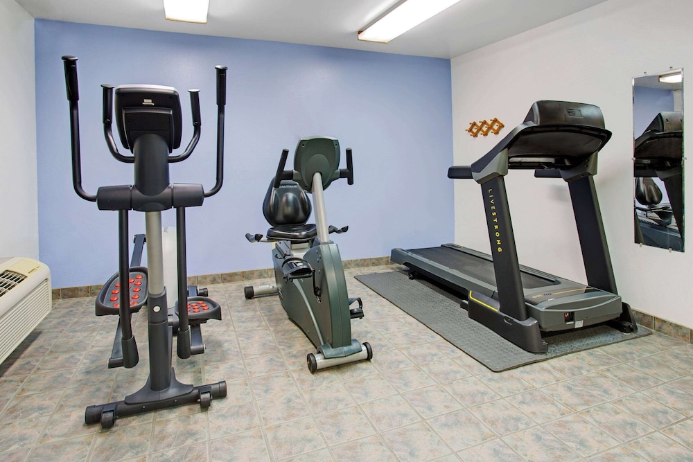 Super 8 by Wyndham Fort Collins - photo 18