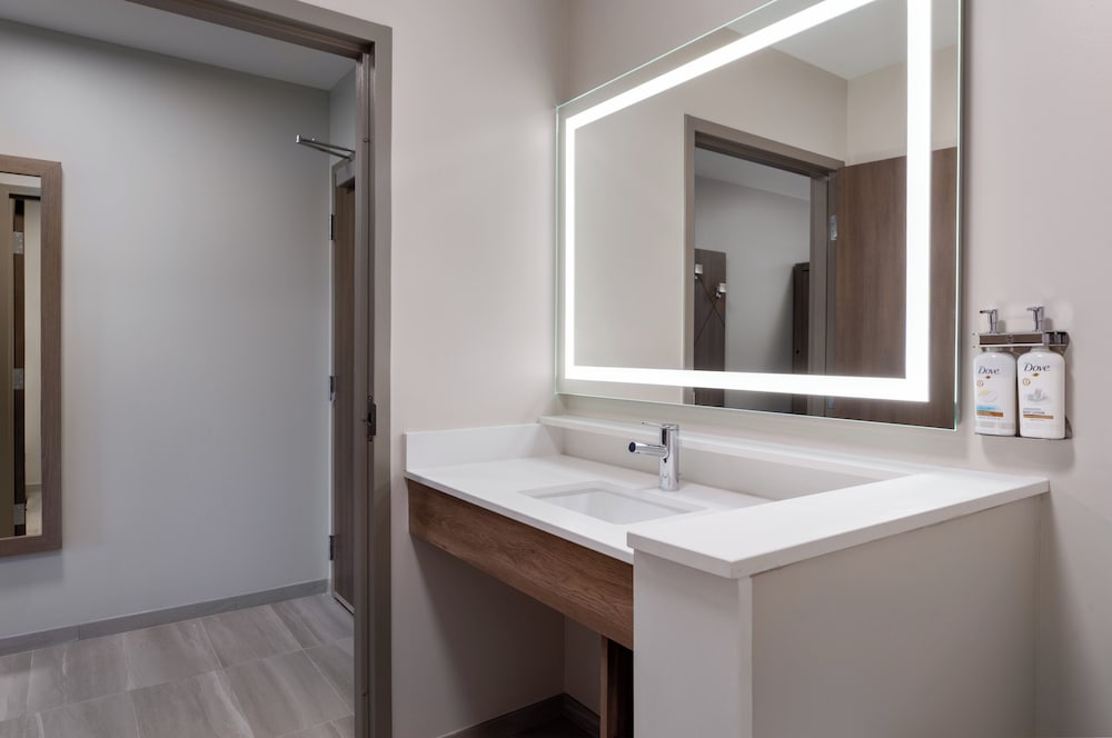 Holiday Inn Exp Stes Berkshires By Ihg - photo 57
